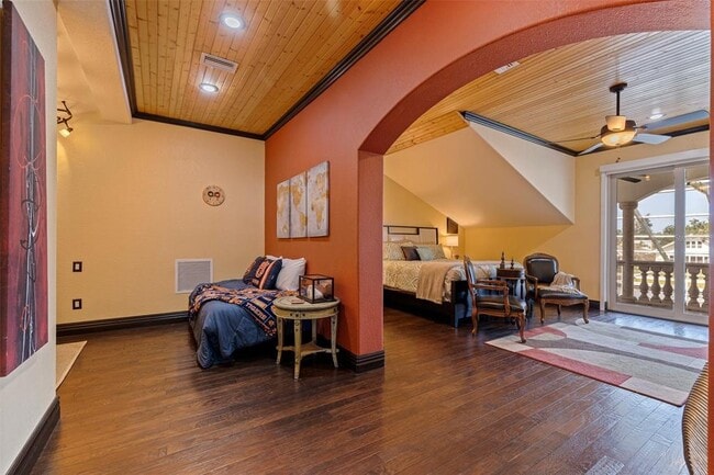 Building Photo - 3931 Pompano Dr SE