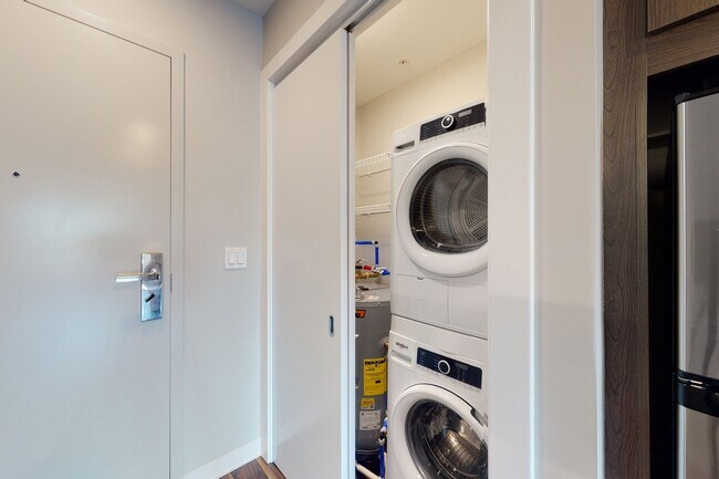 Interior Photo - 520 E Armour