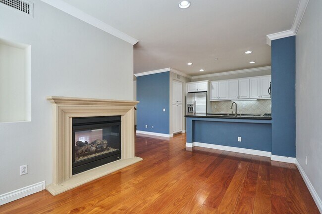 Building Photo - 1800 Oak St