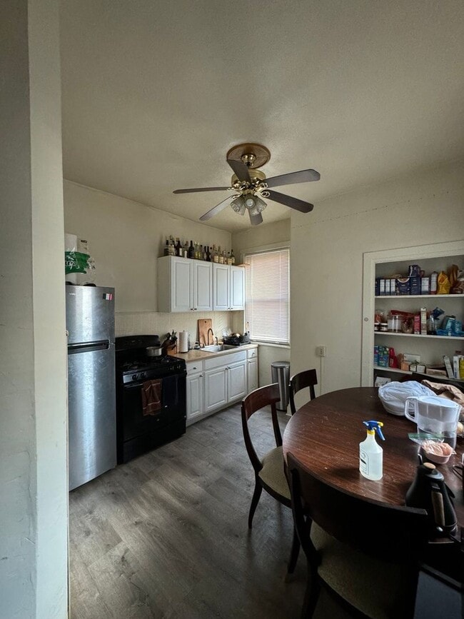 Building Photo - Pitt Student Housing – Spacious 5-Bed, 2-B...