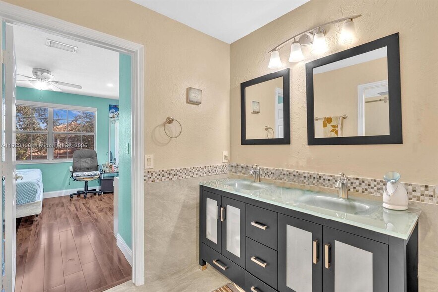 Building Photo - 16408 Sapphire Pl