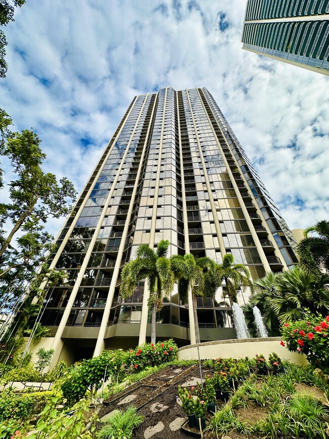 Building Photo - 60 N Beretania St