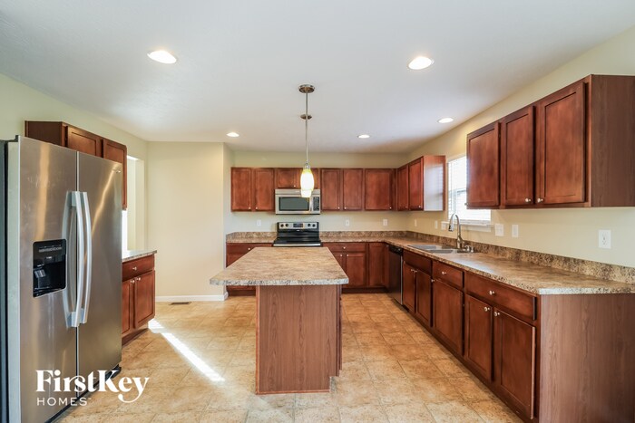 Building Photo - 7441 Hargus Dr