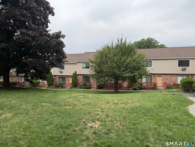 Building Photo - 80 Lawn Ave