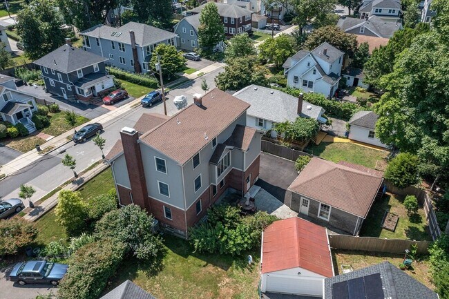 Building Photo - 17 Gilbert St