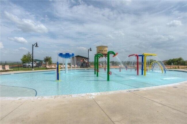 Building Photo - 204 Nettletree Dr
