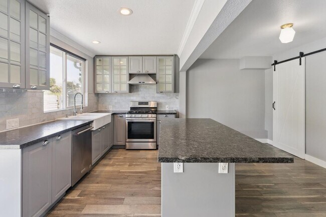 Building Photo - 2521 Grande Vista Ave