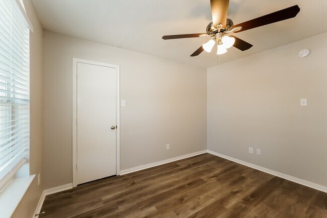Building Photo - 20827 Oak Rain Ct