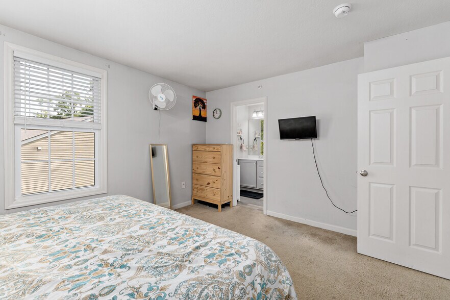 Building Photo - 249 Persimmon Ln