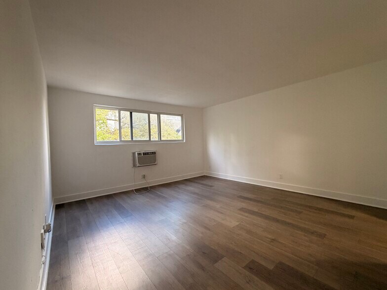 Building Photo - 132 SW 9th St