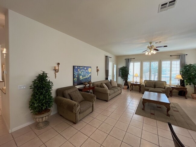 Building Photo - Beautiful 3 bedroom home with pool located in Castle Gate Community