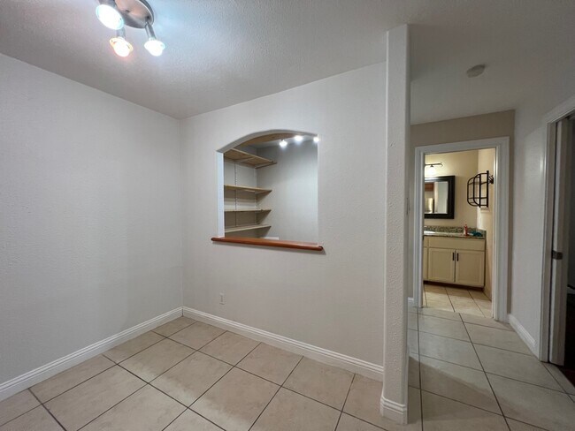 Building Photo - 5550 N Braeswood Blvd