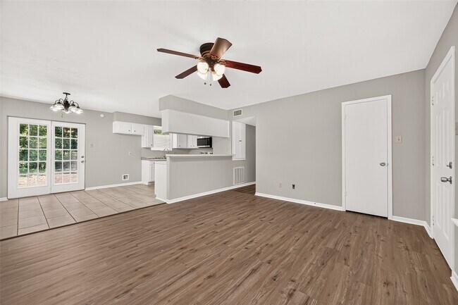 Building Photo - 102 Libby Cir