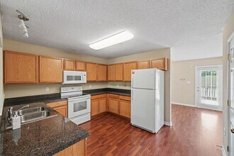 Building Photo - Spacious 2BR/2.5BA Condo with Private Deck Near Lake Norman