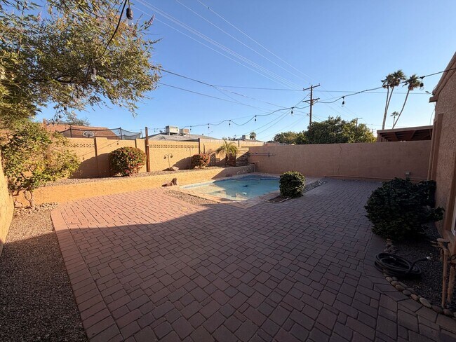 Building Photo - 7850 E Granada Rd