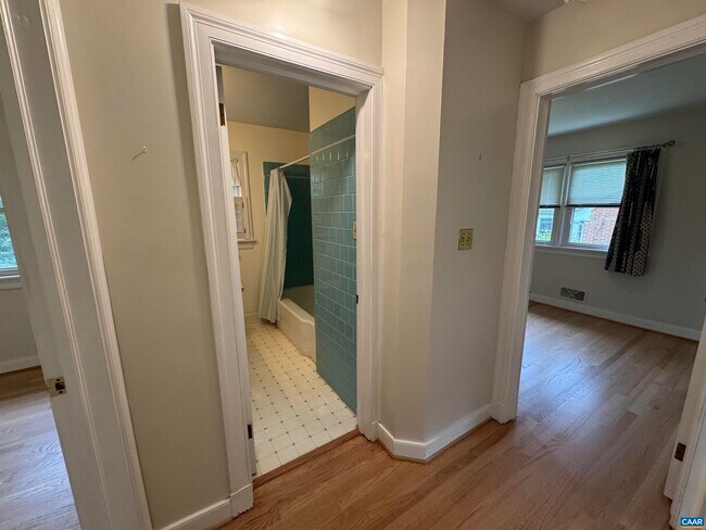 Building Photo - 126 Azalea Dr