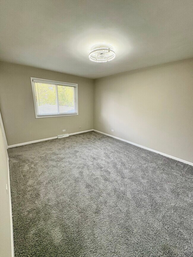 Building Photo - 207 Walker Dr