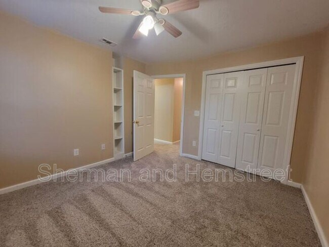 Building Photo - 914 Cannock St
