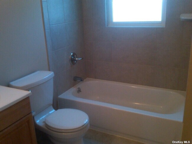 Building Photo - 6 Brook Path