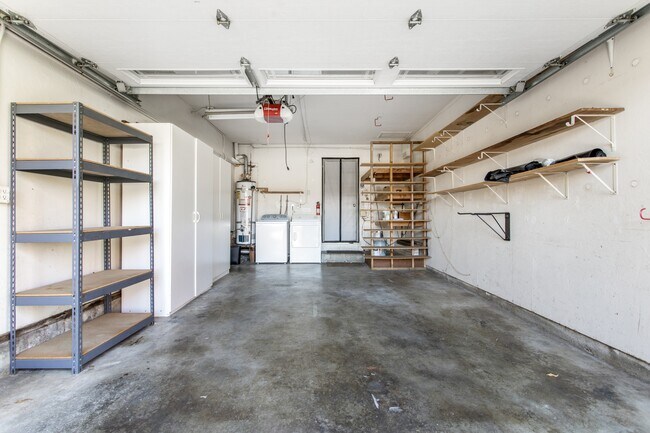 Building Photo - 899 Ebbetts Dr