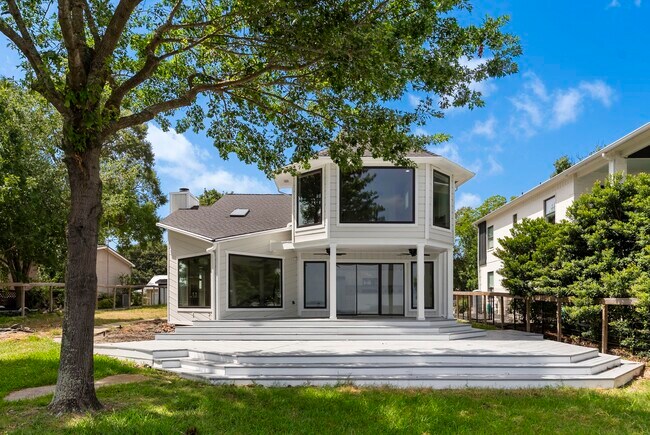 Building Photo - 3920 Brookhaven Dr