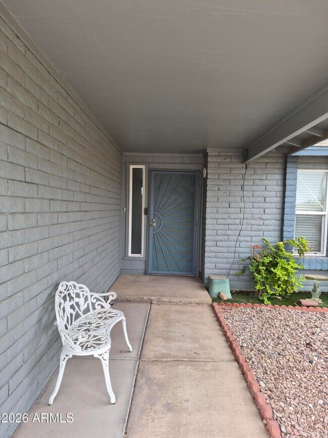 Building Photo - 517 W Peralta Ave
