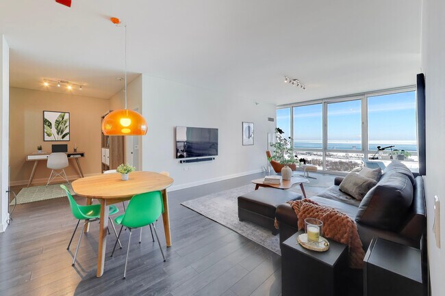 Building Photo - 1629 S Prairie Ave