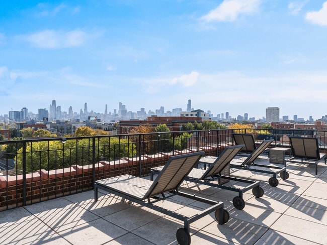 Building Photo - 1735 N Paulina St