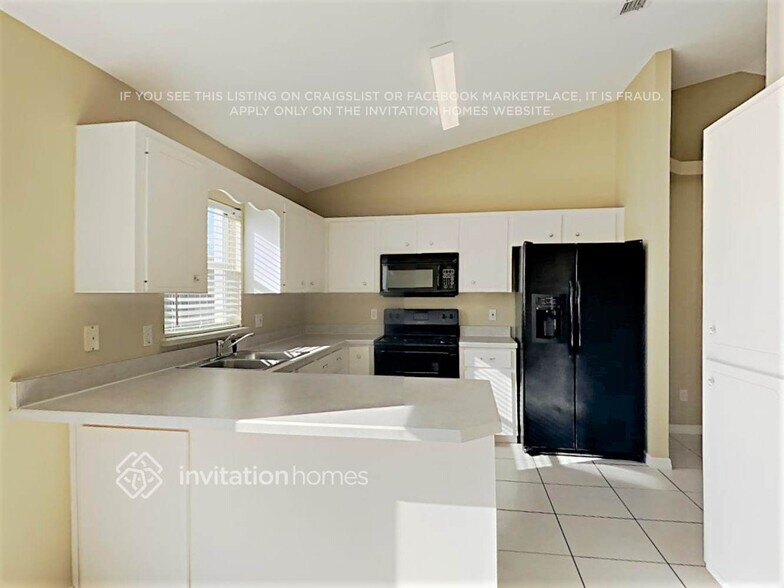 Building Photo - 3132 Travelers Palm Dr