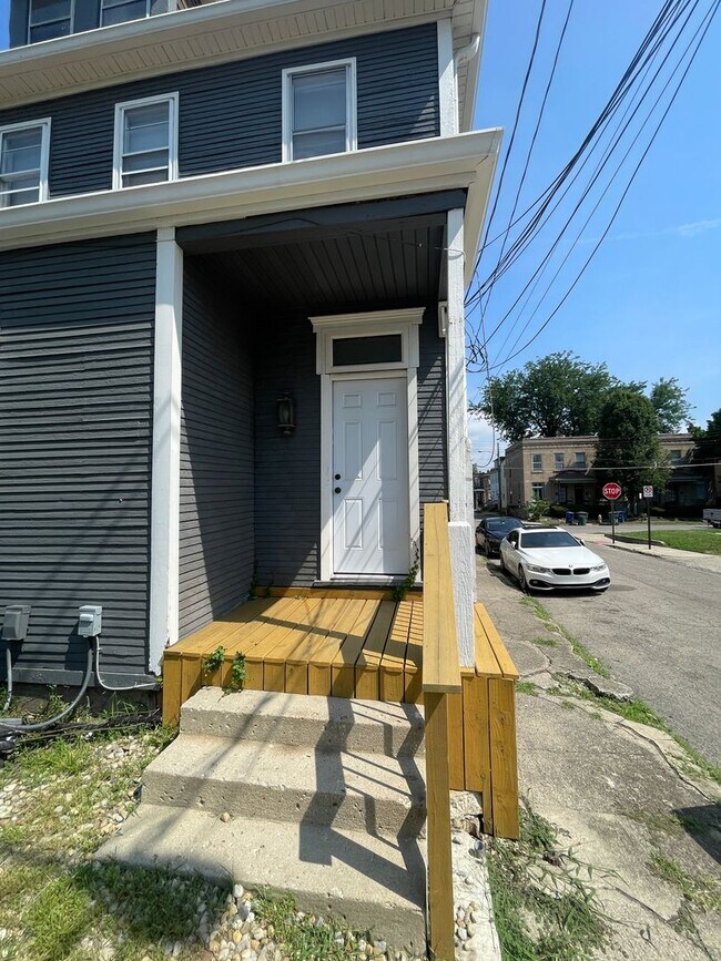 Building Photo - 299 Reinhard Ave