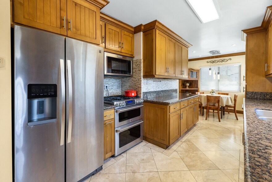 Building Photo - 401 Holmwood Dr