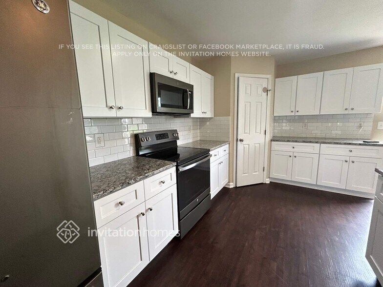 Building Photo - 607 Brassfield Dr