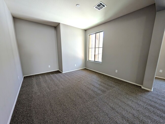 Building Photo - 3 Bedroom Home in the Beacon Heights Commu...