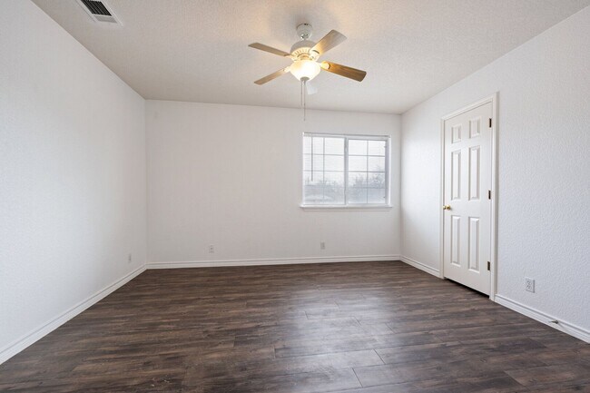 Building Photo - 203 Tamara Dr