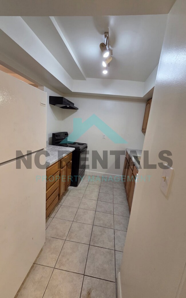 Building Photo - 7000 Longstreet Dr