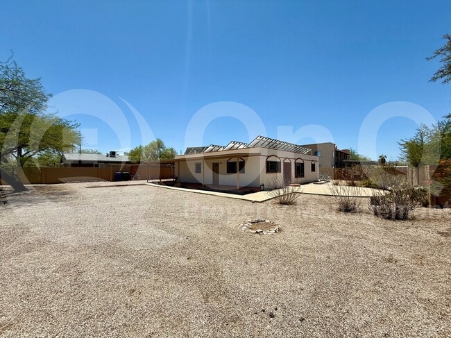 Building Photo - 1303 N Walnut Blvd