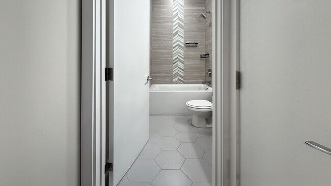 Building Photo - 701 N 40th St