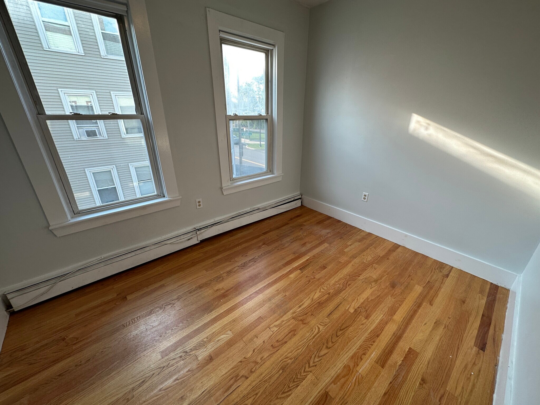 Building Photo - 857 E 1st St