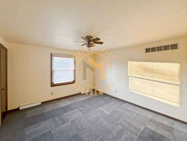 Building Photo - 1433 Baumgart Rd