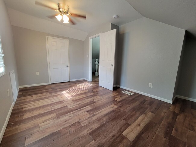 Building Photo - Beautiful 2 bed home