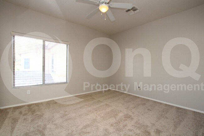 Building Photo - 2039 W Olive Way