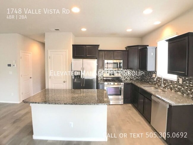 Building Photo - 1748 Valle Vista Rd NW