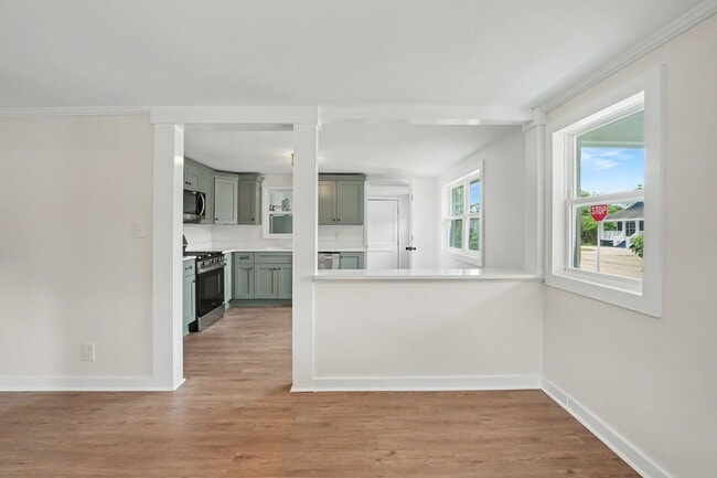 Building Photo - 3 BED | 1 BATH | HUNTER ARMY AIR FIELD