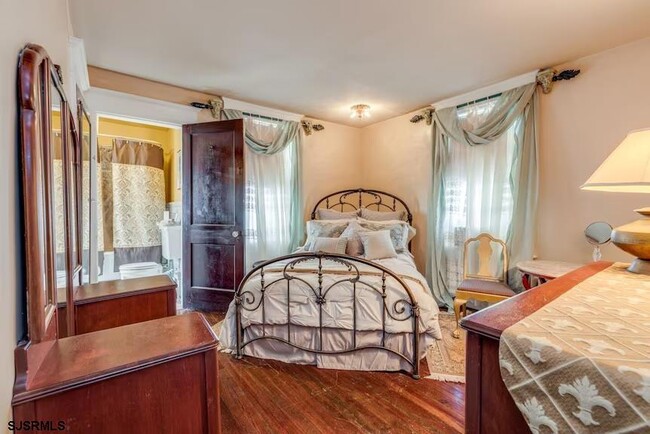 Building Photo - 24 S Vassar Square