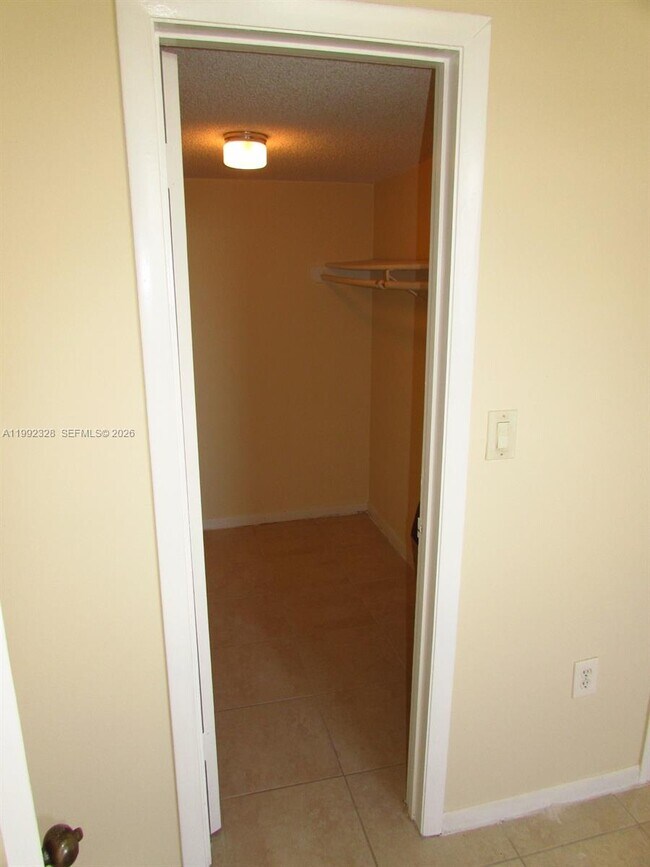 Building Photo - 10090 NW 80th Ct