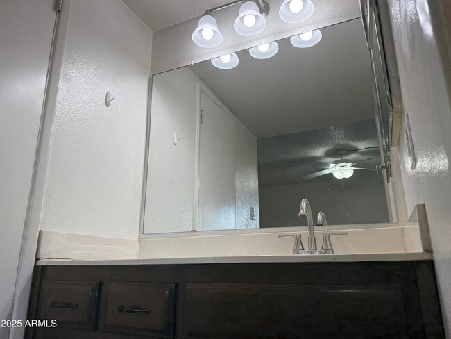 Building Photo - 1927 E Hampton Ave