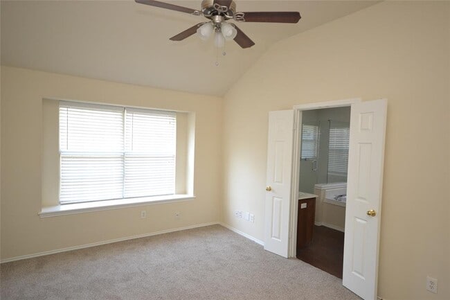 Building Photo - 718 Meadow View Dr