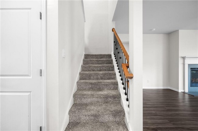 Building Photo - 5947 Green Ash Ct