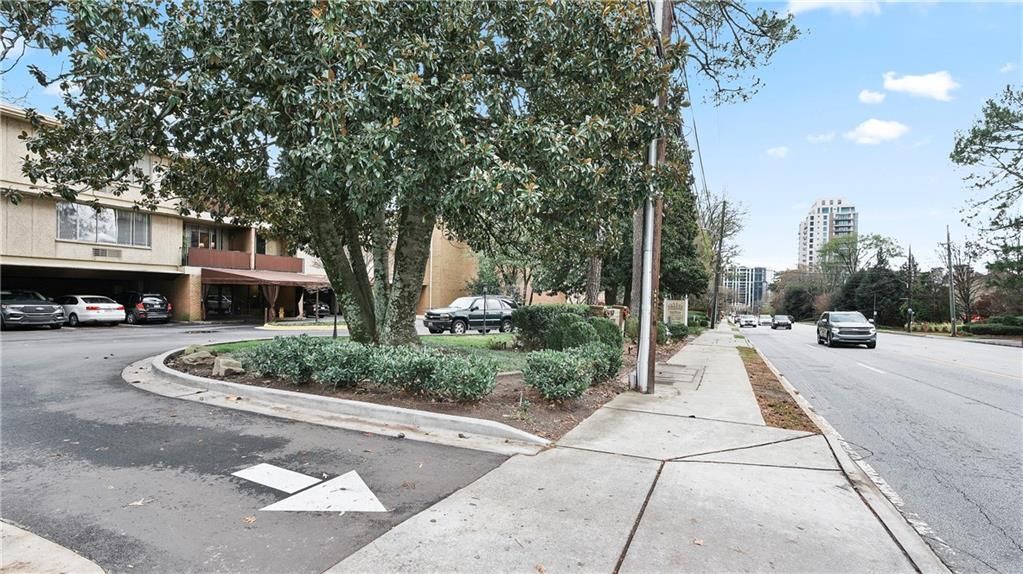 Building Photo - 2637 Peachtree Rd