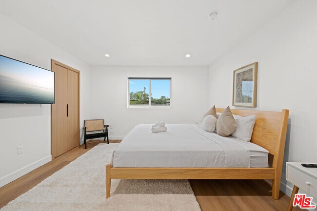 Building Photo - 839 N McCadden Pl